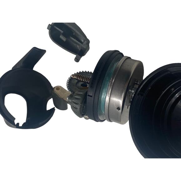 Shakespeare Spincasting Fishing Reel Silver Black and Red Works Great - Picture 8 of 9